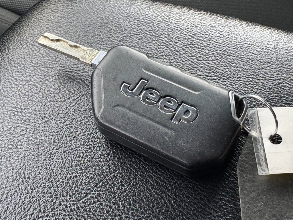 Used 2022 Jeep Wrangler Unlimited Sport AWD/4WD image 28
