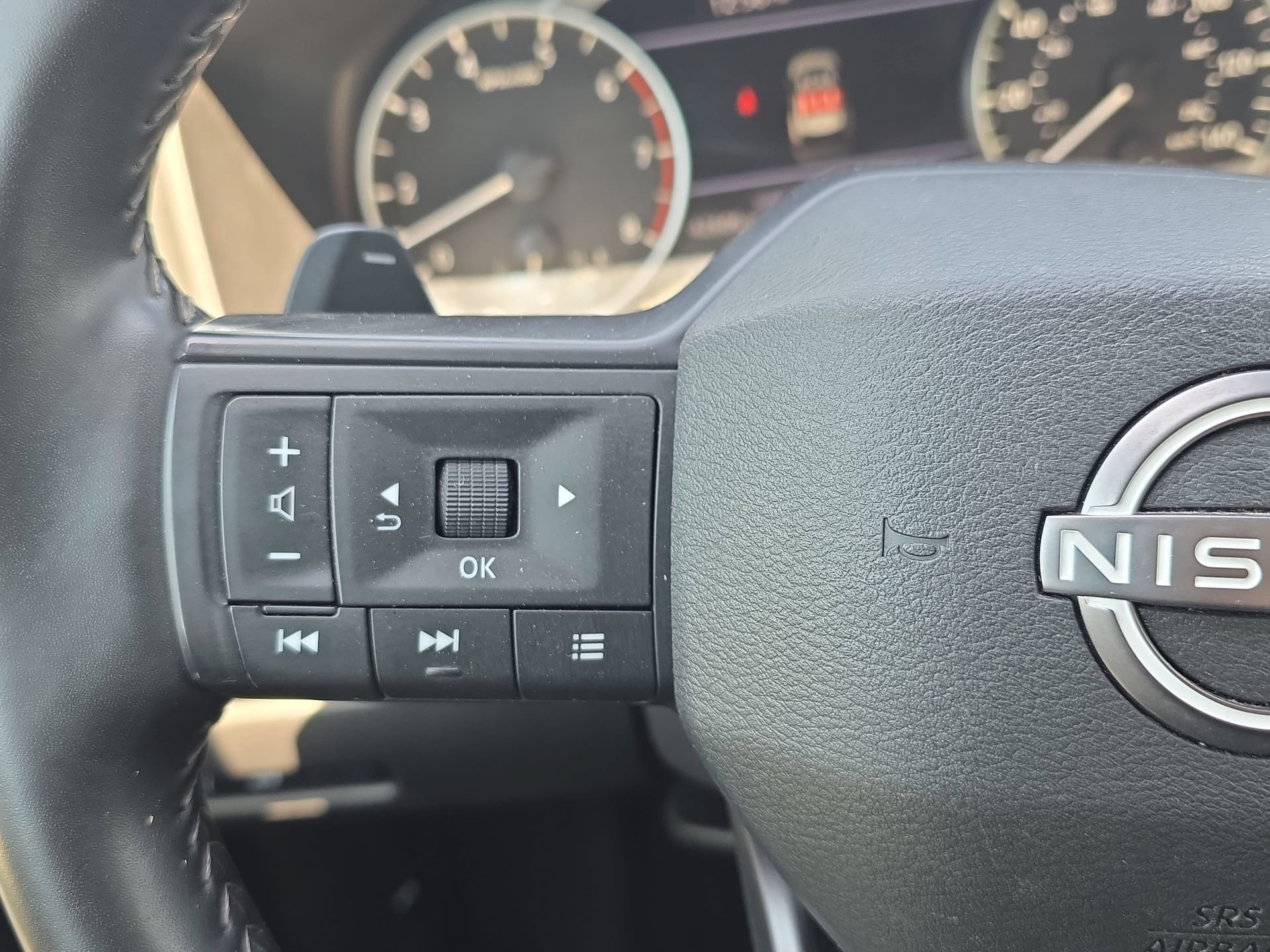 Used 2025 Nissan Rogue SV FWD image 17