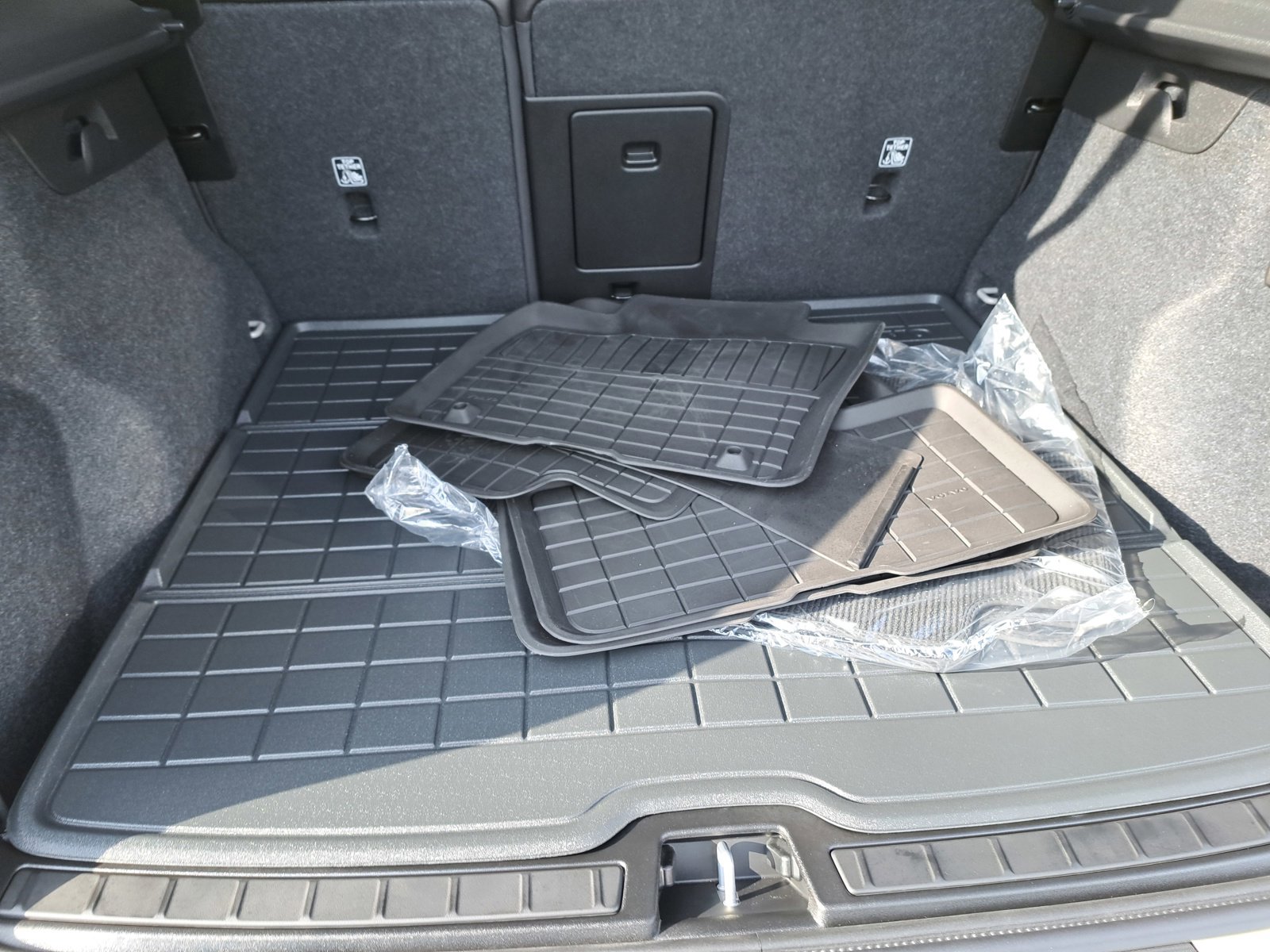 New 2025 Volvo XC40 B5 Ultra w/ Protection Package image 8