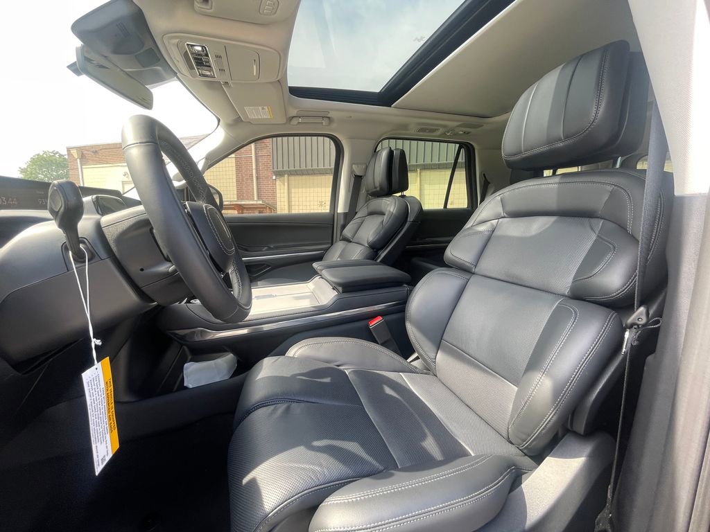 New 2025 Lincoln Navigator Reserve w/ Jet Appearance Package image 13