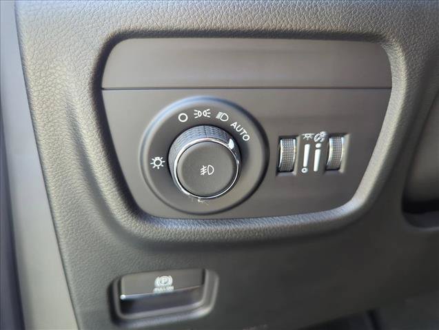 New 2025 Jeep Grand Cherokee Limited w/ Luxury Tech Group II RWD image 21