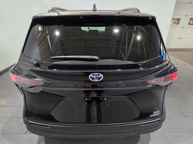 Used 2023 Toyota Sienna XLE FWD image 4