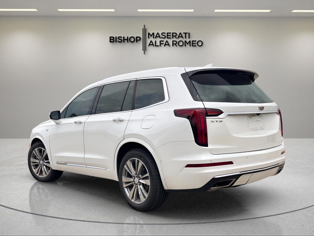 Used 2022 Cadillac XT6 Premium Luxury w/ Technology Package FWD image 3