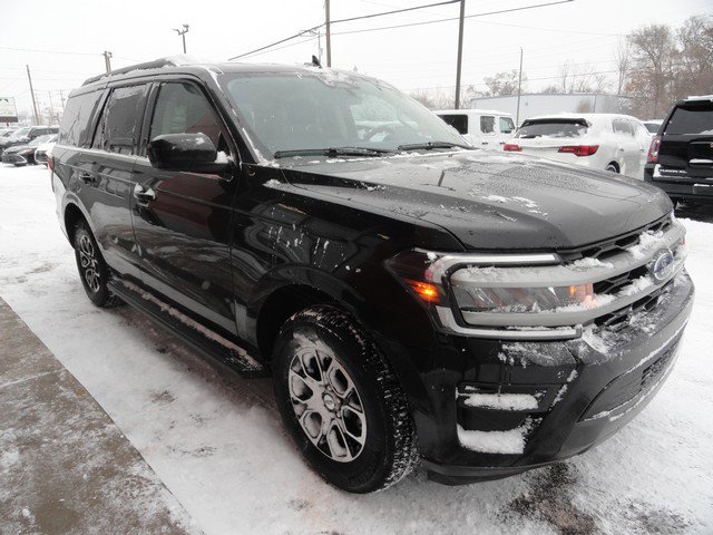 Used 2024 Ford Expedition XLT image 3