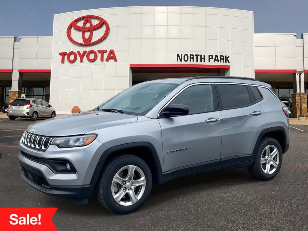 Used 2024 Jeep Compass Latitude AWD/4WD image 1