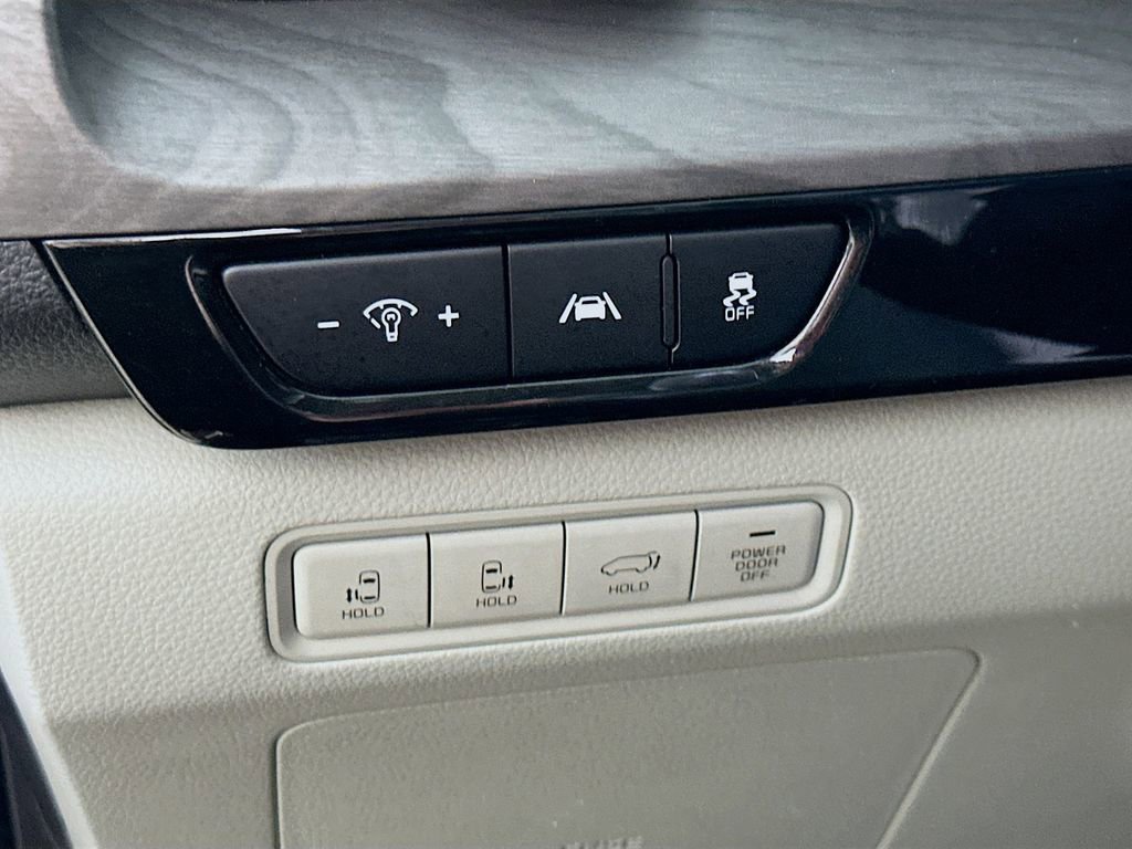 Used 2024 Kia Carnival EX FWD image 22