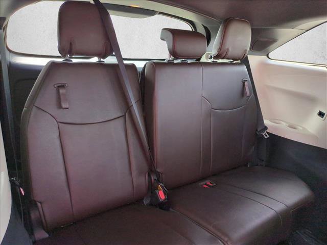 Used 2024 Toyota Sienna Platinum AWD/4WD image 20