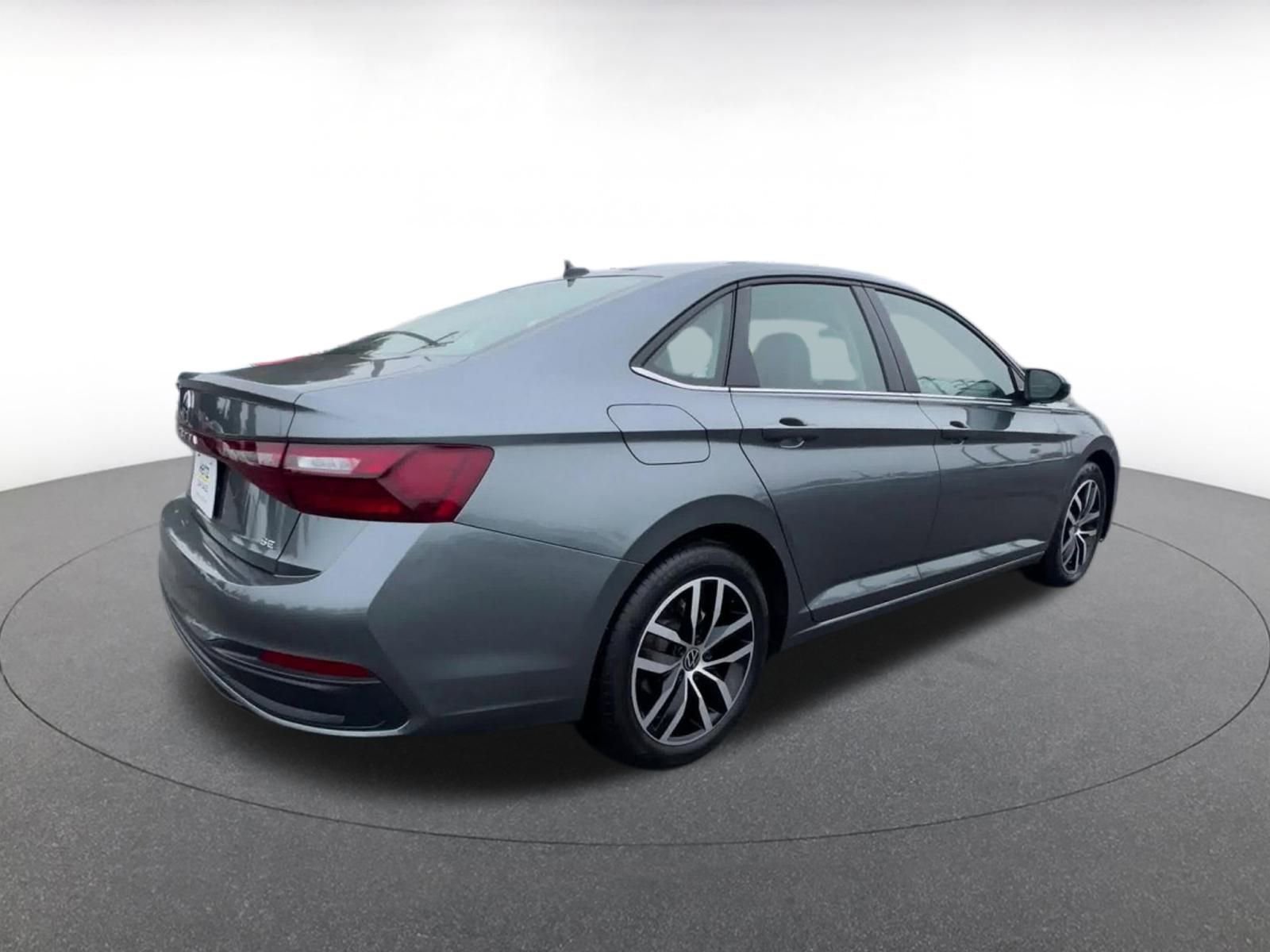 Used 2025 Volkswagen Jetta SE image 15