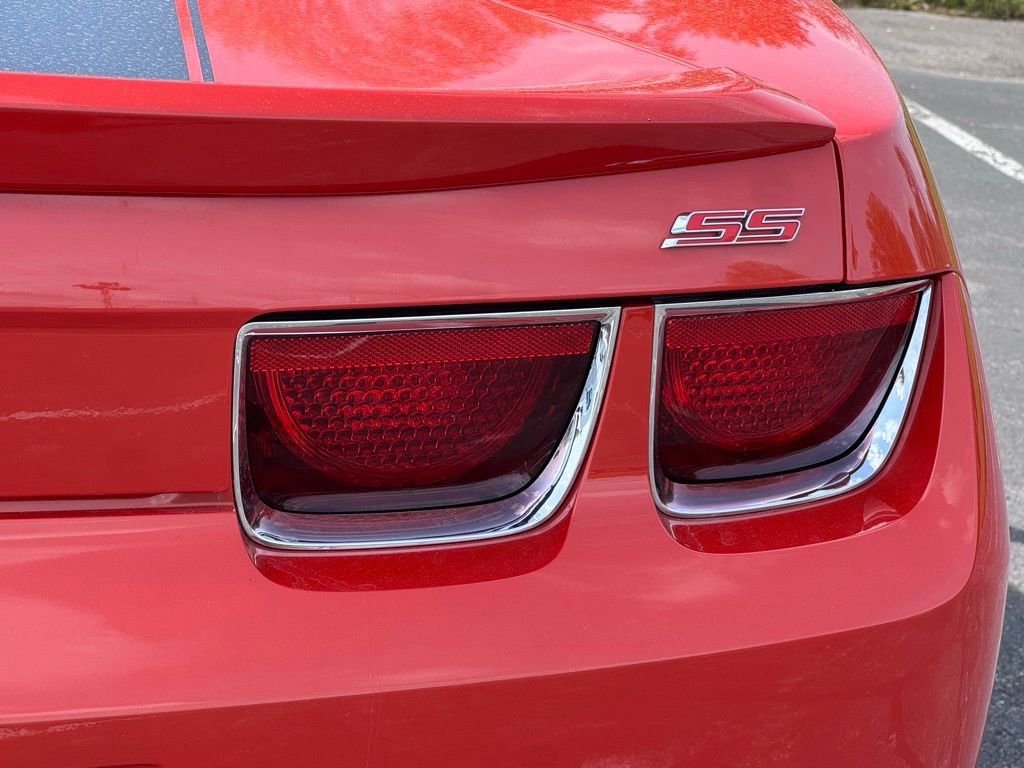 Used 2010 Chevrolet Camaro SS w/ RS Package RWD image 12
