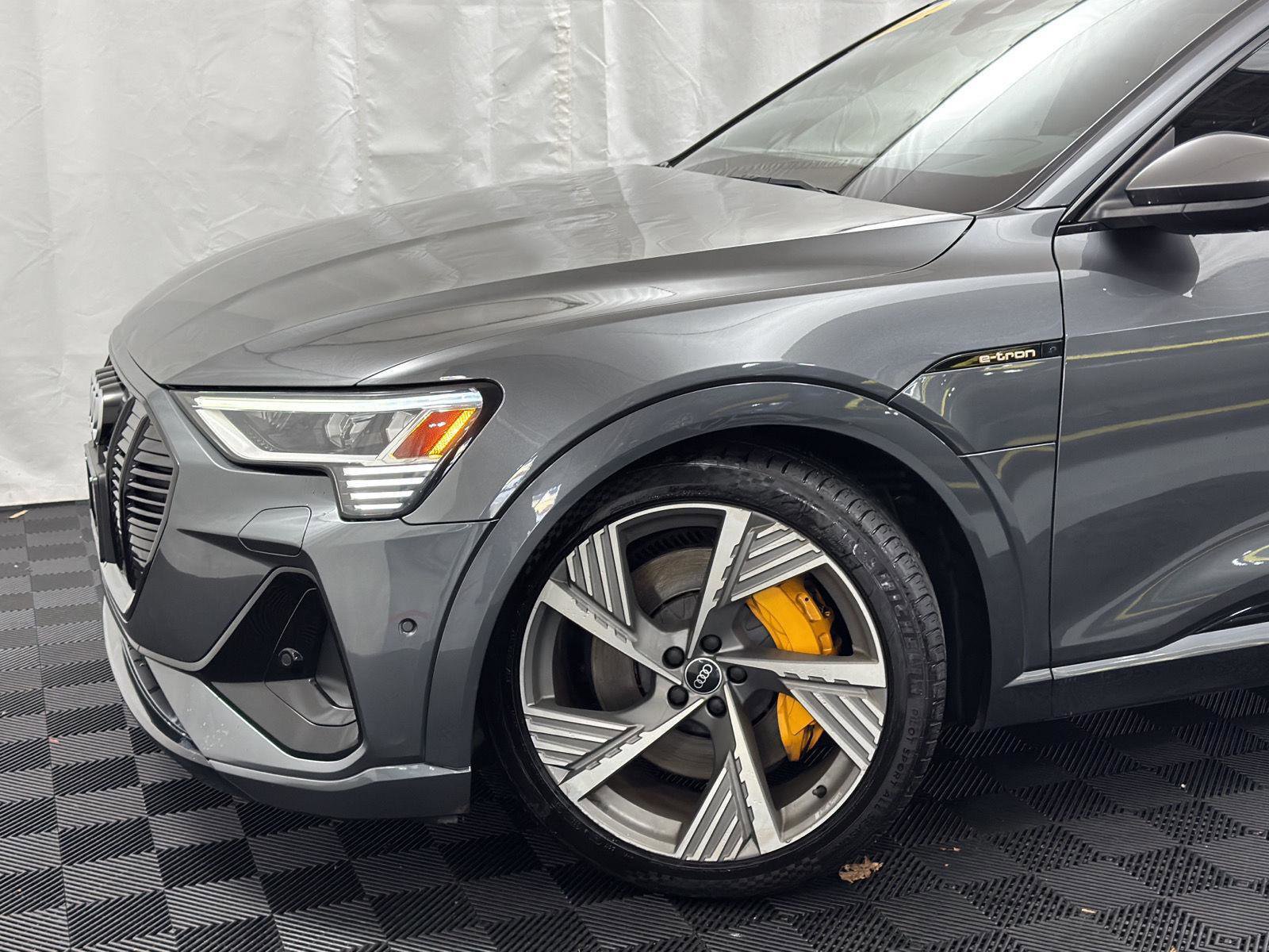 Used 2022 Audi e-tron Prestige w/ Prestige Package AWD/4WD image 3