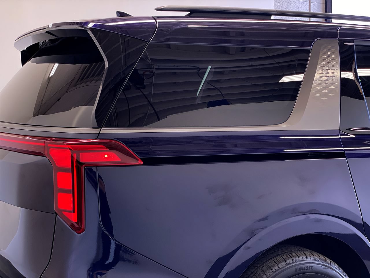 New 2027 Kia Carnival EX FWD image 10