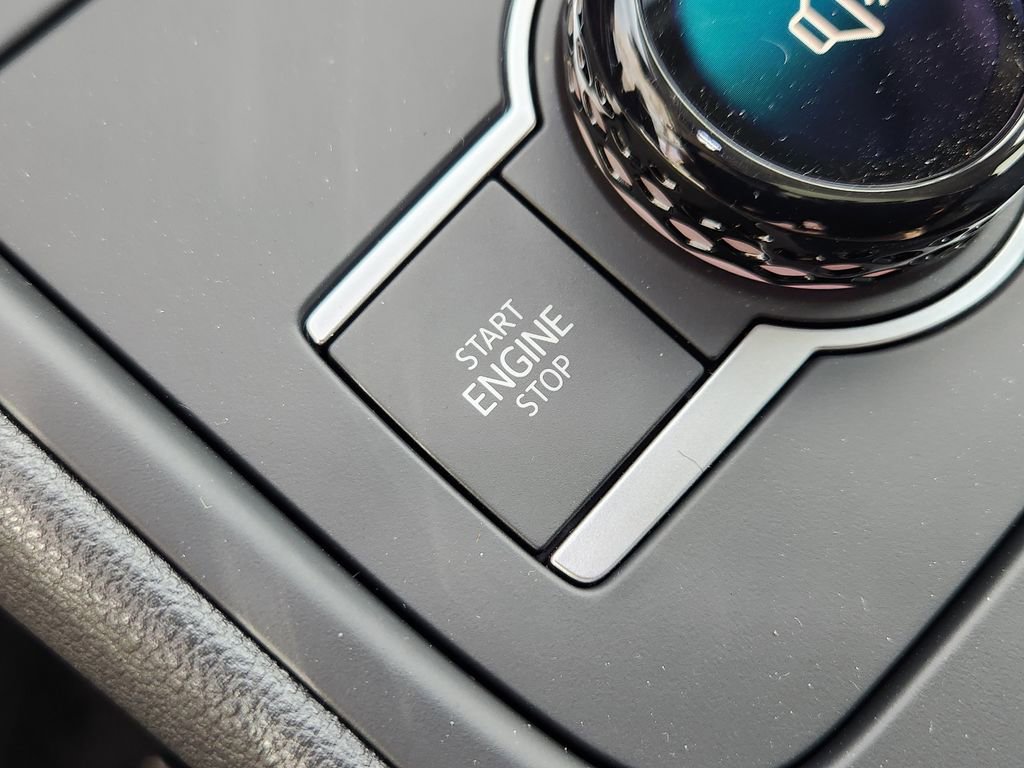 New 2026 Volkswagen Tiguan SE image 12