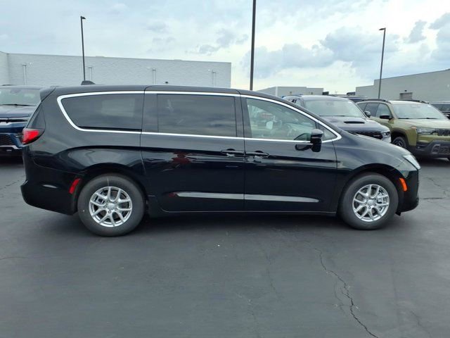 New 2027 Chrysler Pacifica Select FWD image 20
