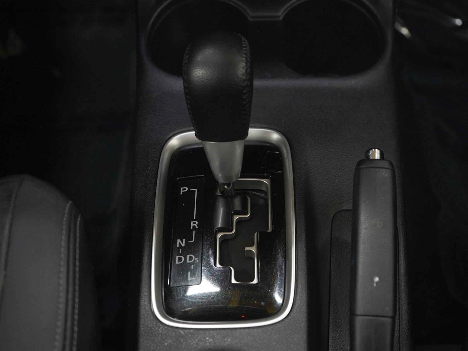 Used 2014 Mitsubishi Outlander SE AWD/4WD image 20