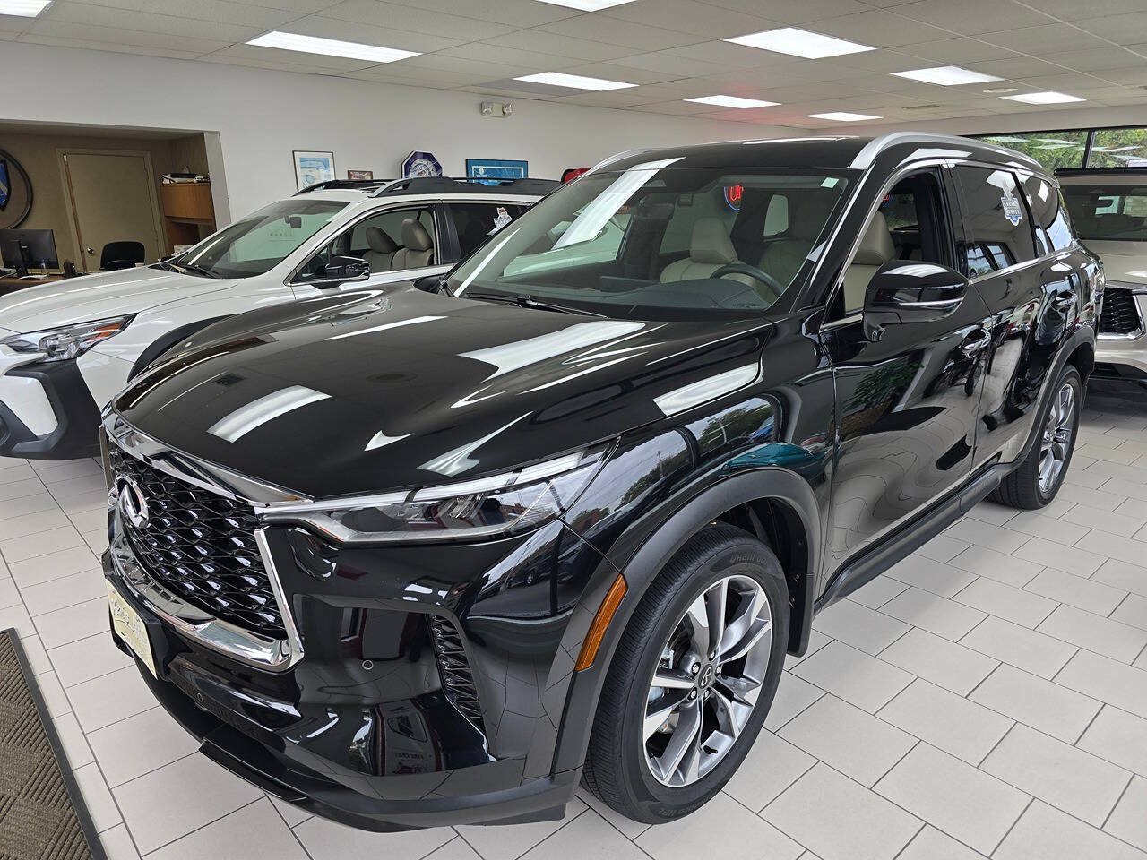 Used 2023 INFINITI QX60 Luxe w/ Cargo Package