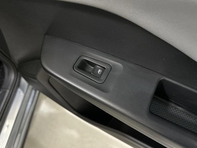 Certified 2022 Volkswagen Taos SE image 39