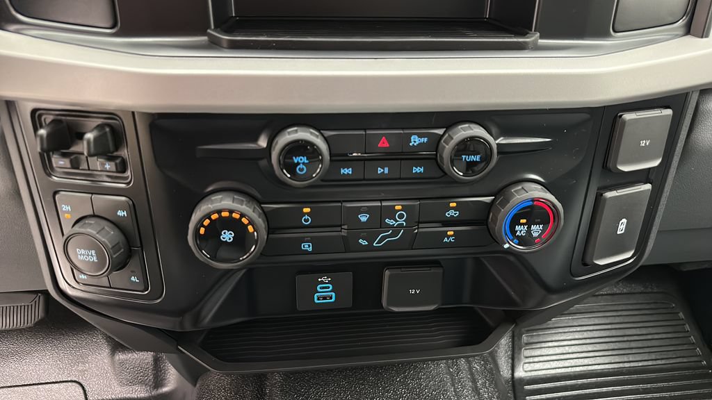 New 2026 Ford F250 XL w/ XL Chrome Package AWD/4WD image 16