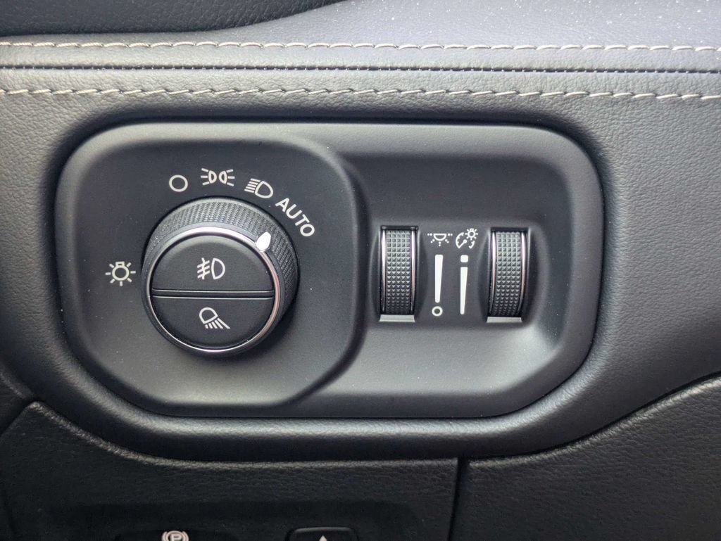 Used 2023 RAM 1500 Limited AWD/4WD image 26