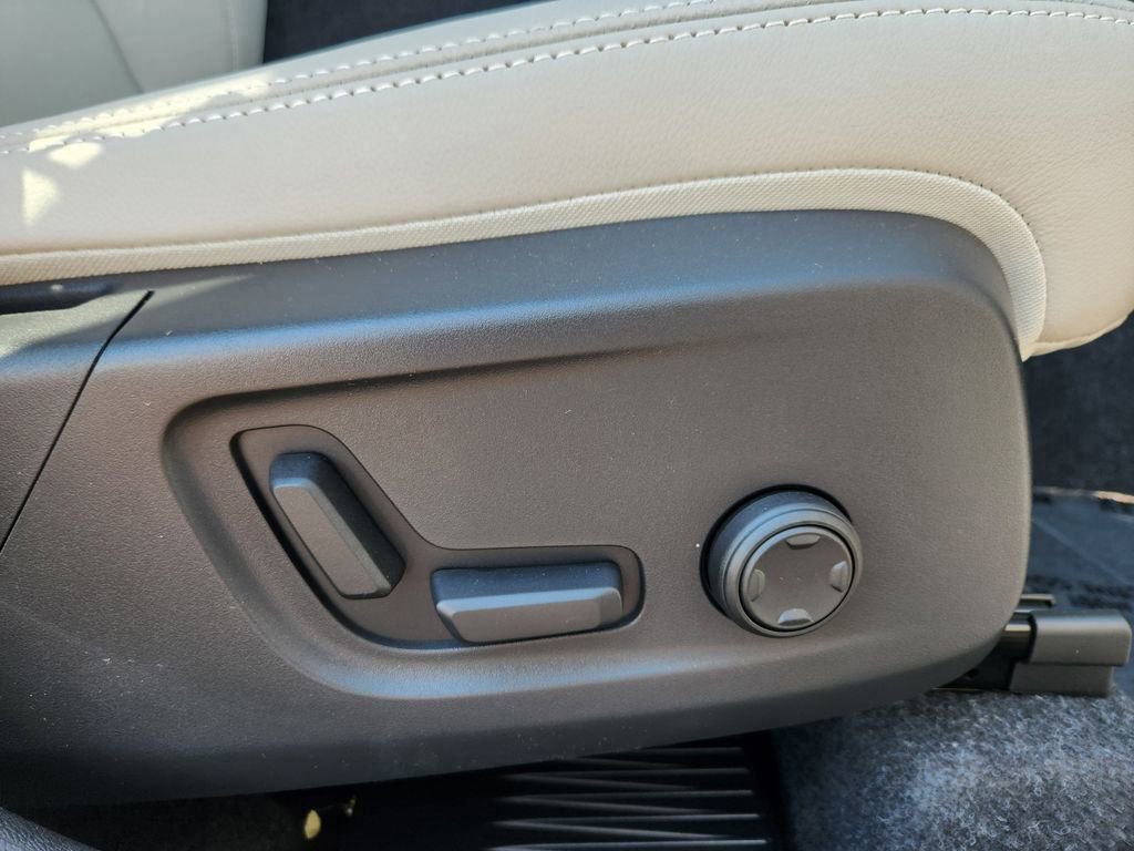 New 2026 Volvo XC40 B5 Plus w/ Protection Package Premier image 20