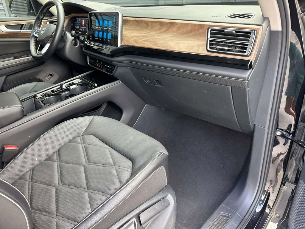 Used 2024 Volkswagen Atlas SE FWD image 17