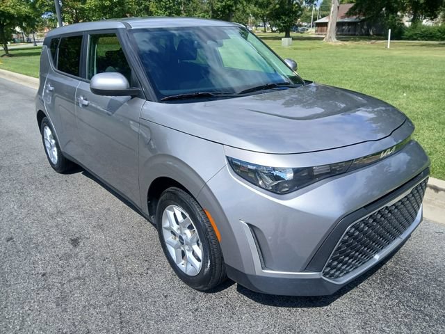 Certified 2025 Kia Soul LX w/ LX Technology Package FWD image 8