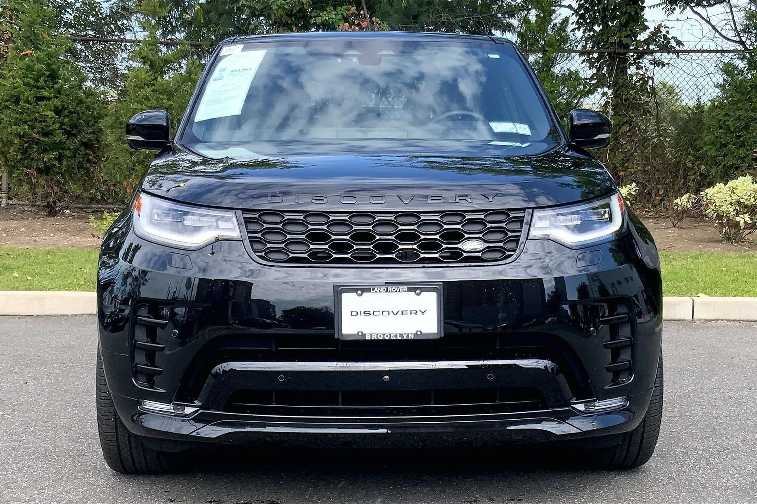 Certified 2025 Land Rover Discovery Dynamic SE AWD/4WD image 2