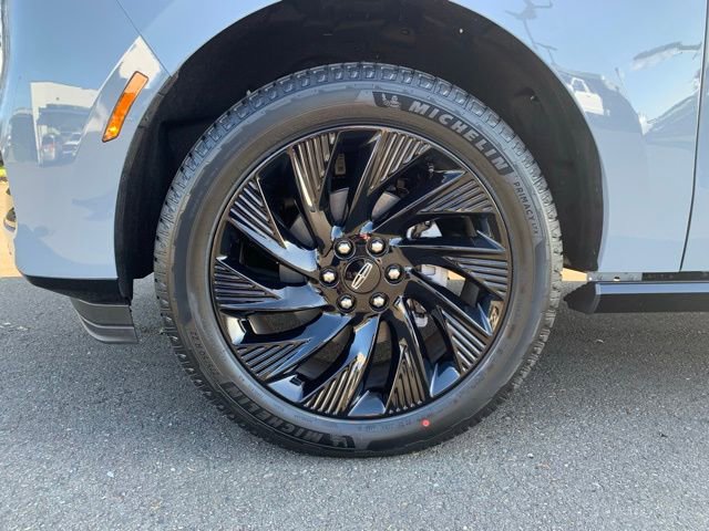 New 2026 Lincoln Navigator L Reserve w/ Jet Appearance Package image 12