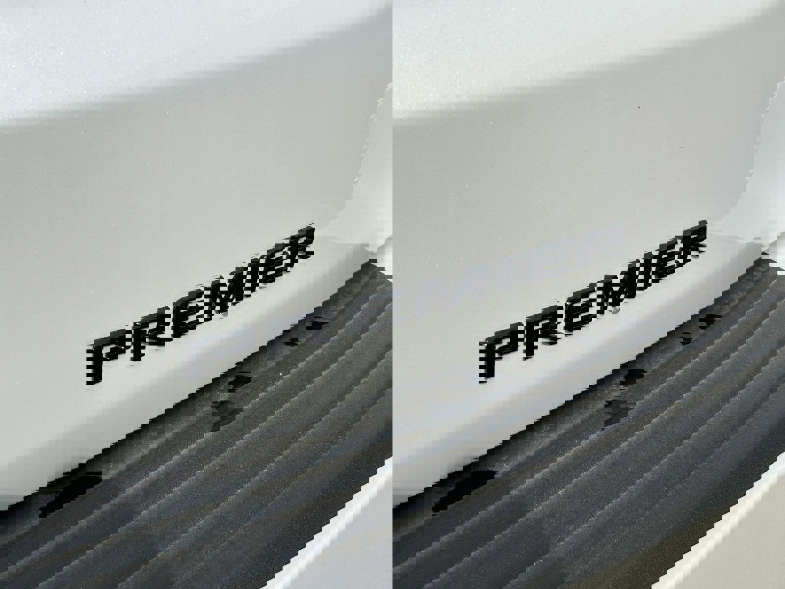 New 2025 Chevrolet Suburban Premier image 11