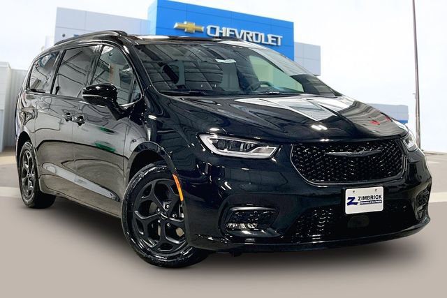 Used 2024 Chrysler Pacifica Premium FWD image 1