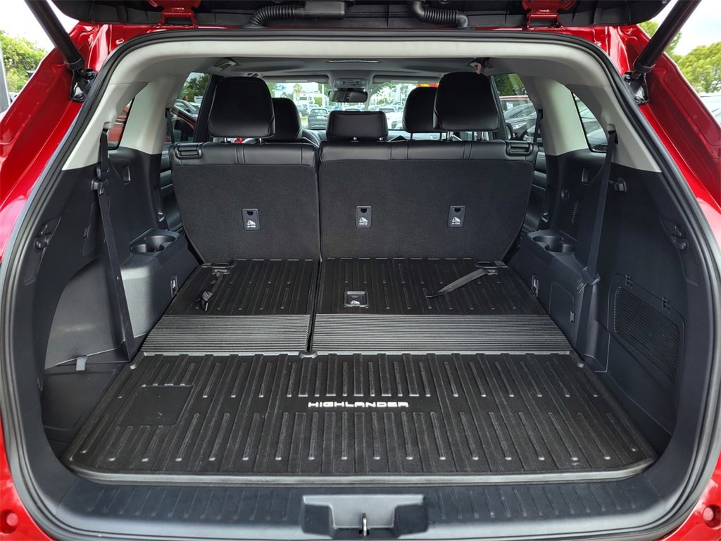 Used 2022 Toyota Highlander XLE image 27