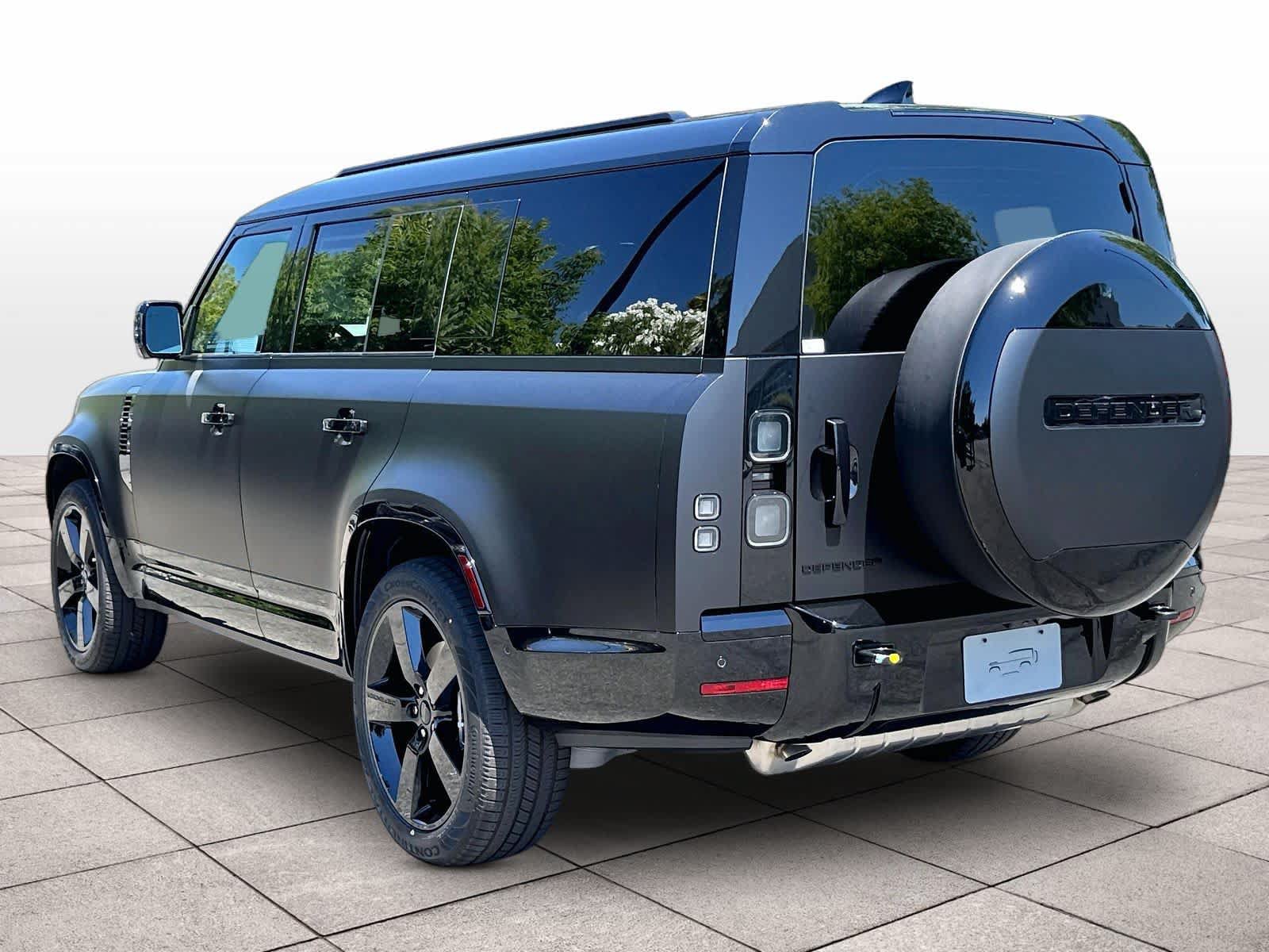 New 2026 Land Rover Defender 130 X-Dynamic SE AWD/4WD image 3