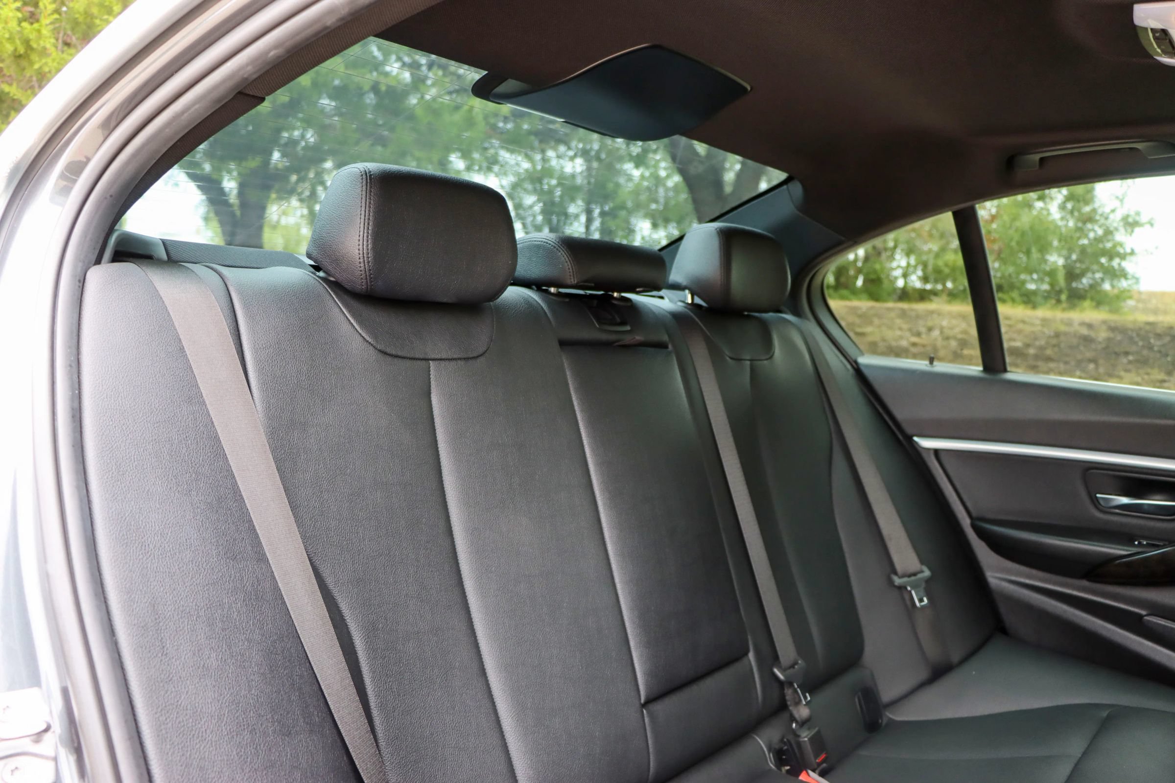 Used 2018 BMW 330e w/ Premium Package RWD image 19