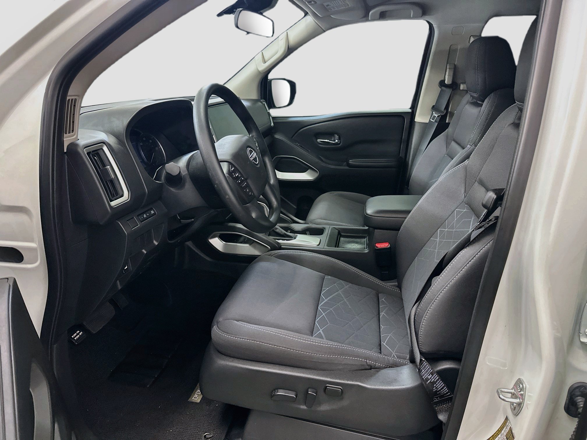 Used 2025 Nissan Frontier SV AWD/4WD image 13