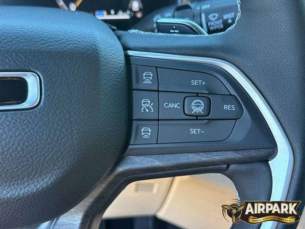 New 2026 Jeep Grand Cherokee Limited w/ Luxury Tech Group II AWD/4WD image 23