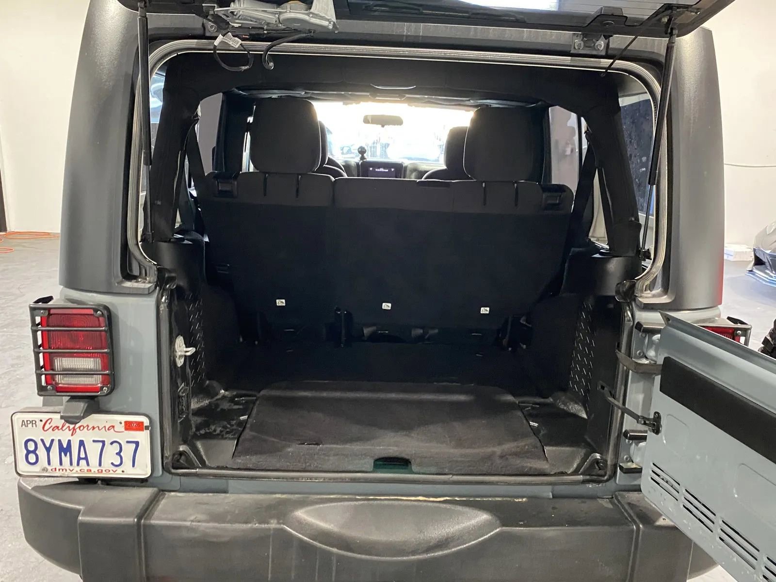 Used 2015 Jeep Wrangler Unlimited Sport w/ Connectivity Group image 8