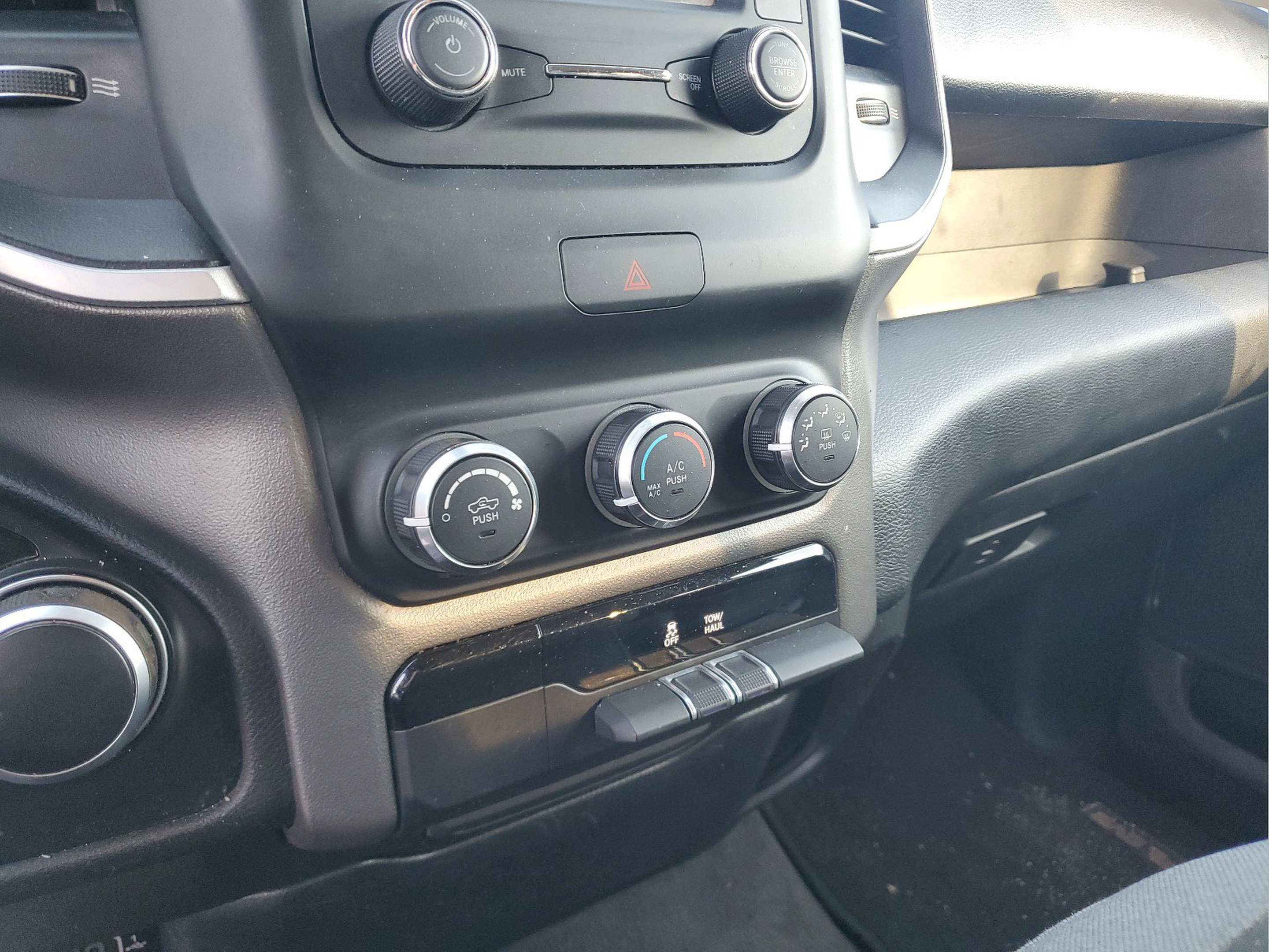 Used 2020 RAM 1500 Big Horn AWD/4WD image 30