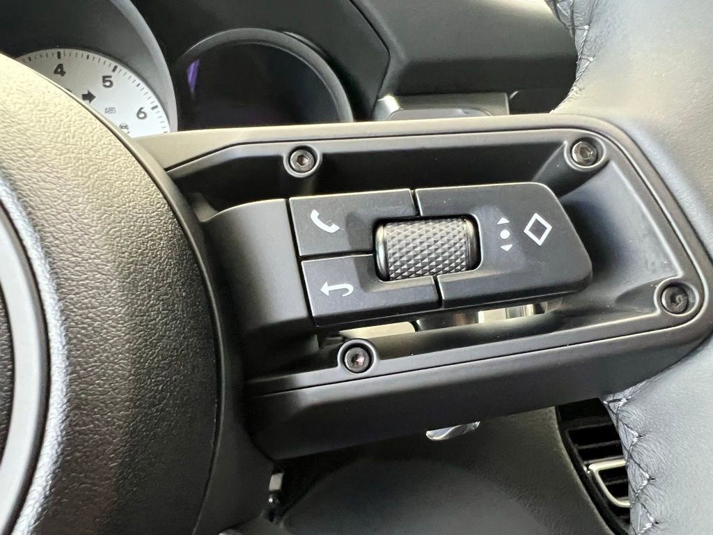 Certified 2025 Porsche Macan Turbo image 8