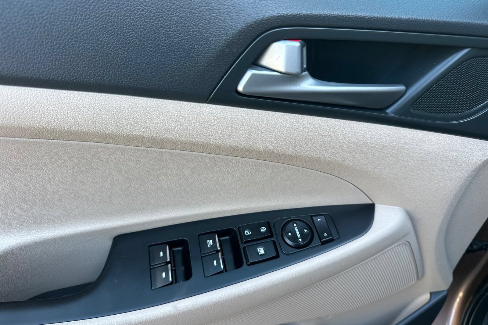 Used 2016 Hyundai Tucson Limited w/ Option Group 03 FWD image 11