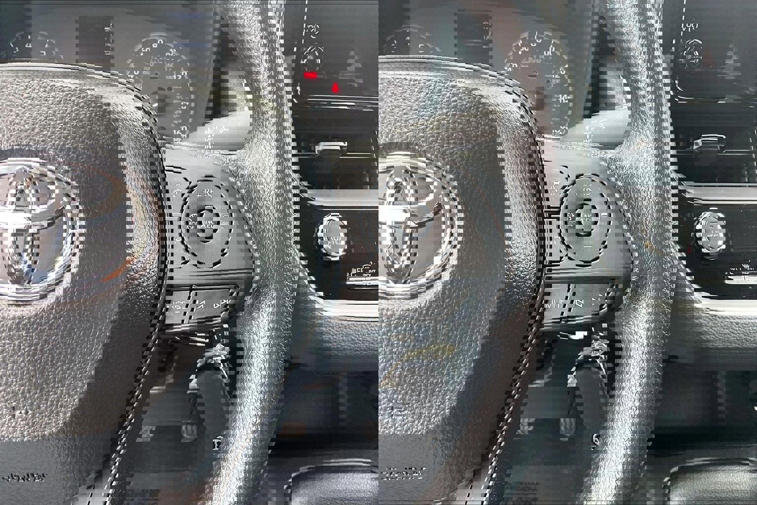 Used 2025 Toyota Corolla LE image 24