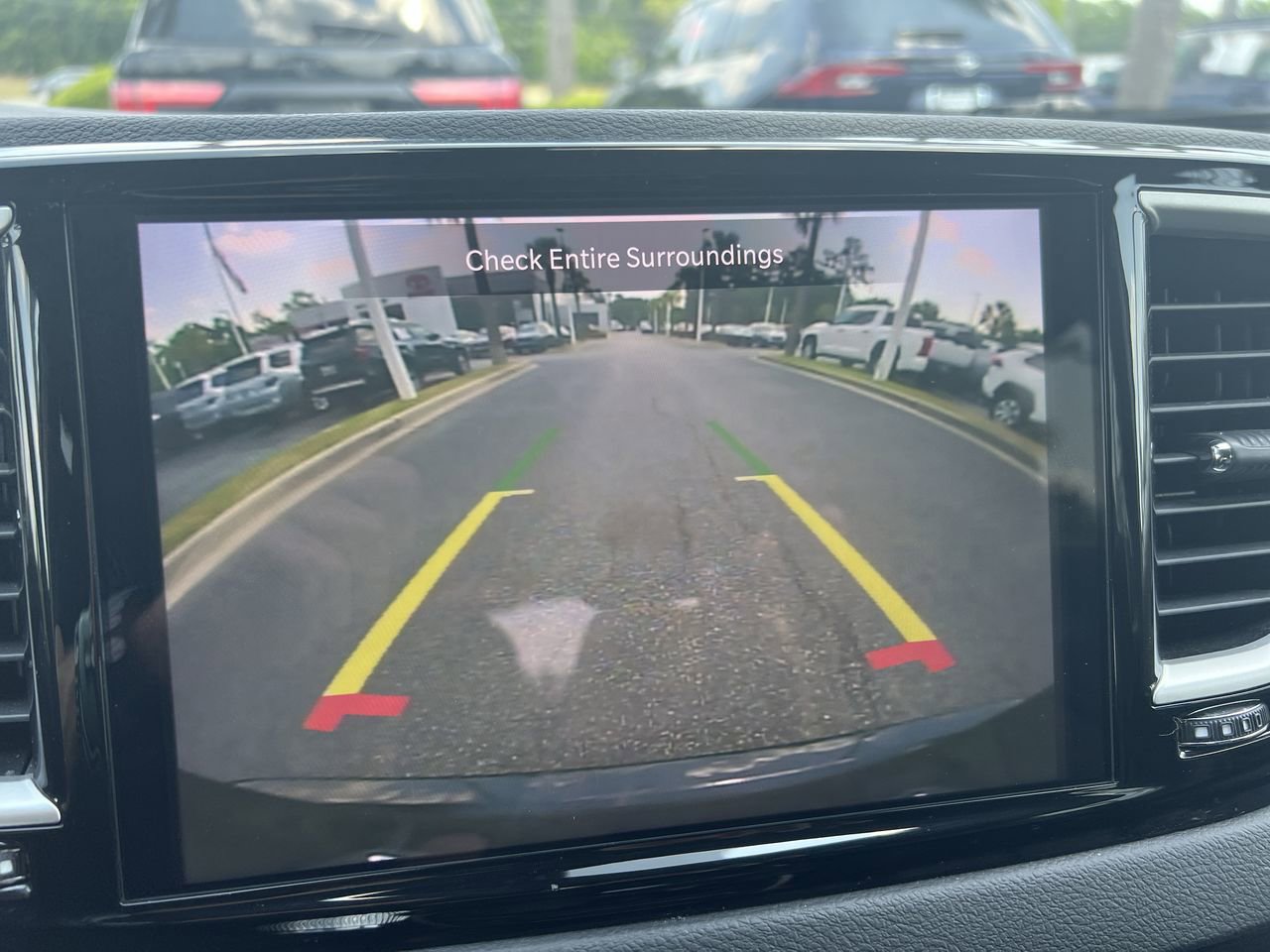 Used 2023 Chrysler Pacifica Touring-L FWD image 25