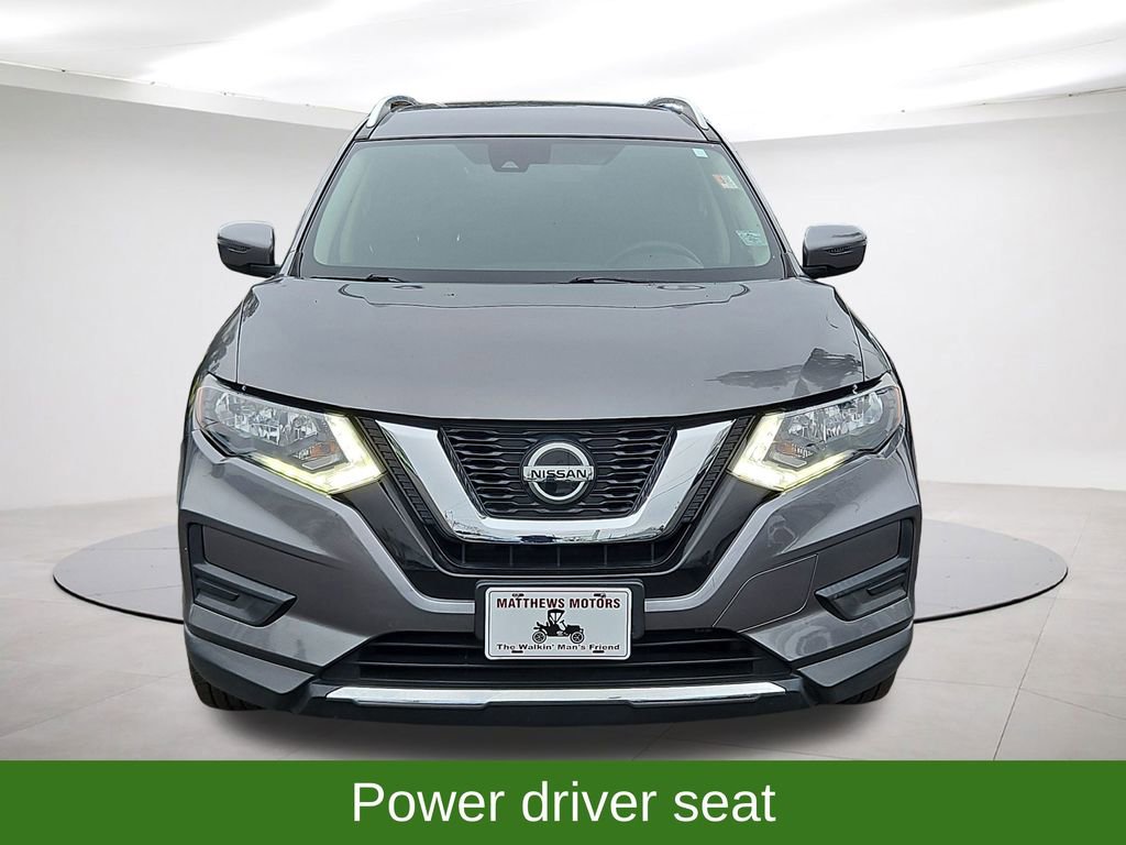 Used 2020 Nissan Rogue SV image 2
