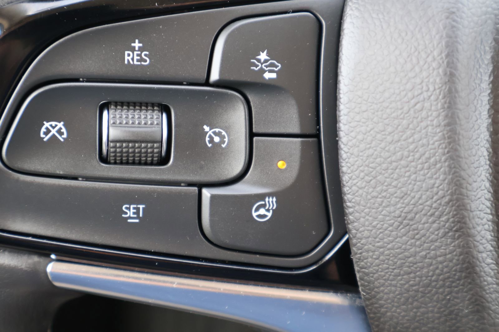 Used 2023 Buick Enclave Essence w/ Sport Touring Edition FWD image 26