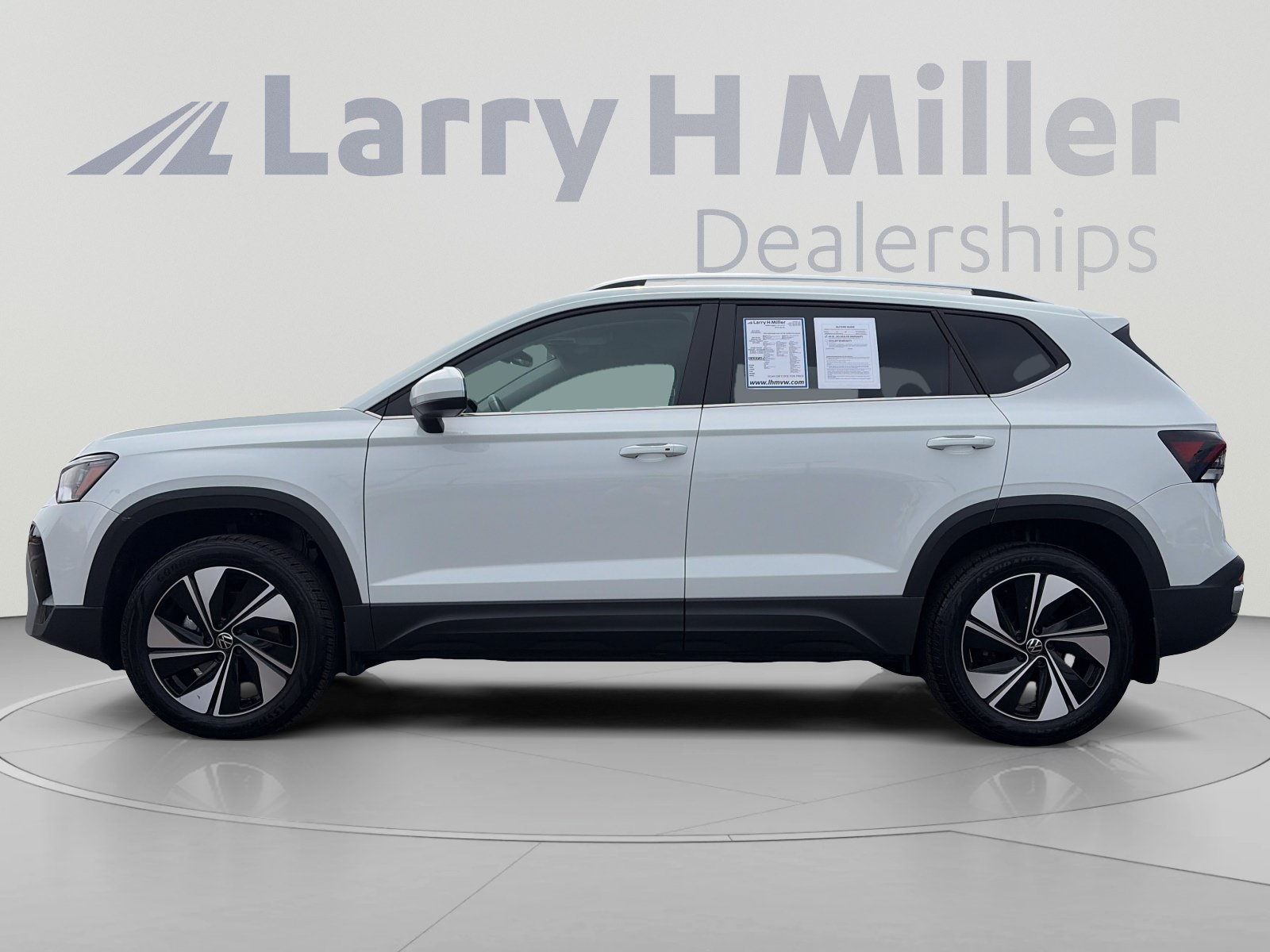 Certified 2025 Volkswagen Taos SE AWD/4WD image 8