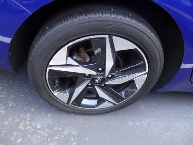 Used 2023 Hyundai Elantra SEL w/ Convenience Package FWD image 10