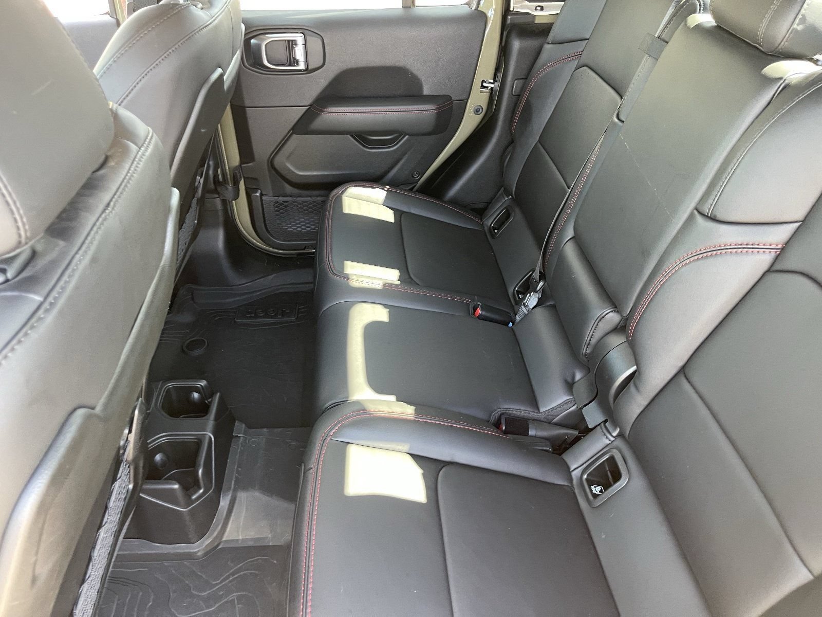 Used 2025 Jeep Gladiator Rubicon AWD/4WD image 18