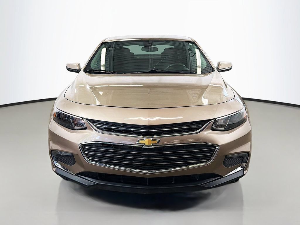 Used 2018 Chevrolet Malibu LT FWD image 2