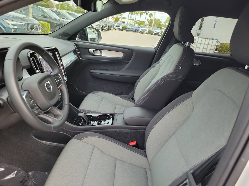 New 2026 Volvo XC40 B5 Core AWD/4WD image 6