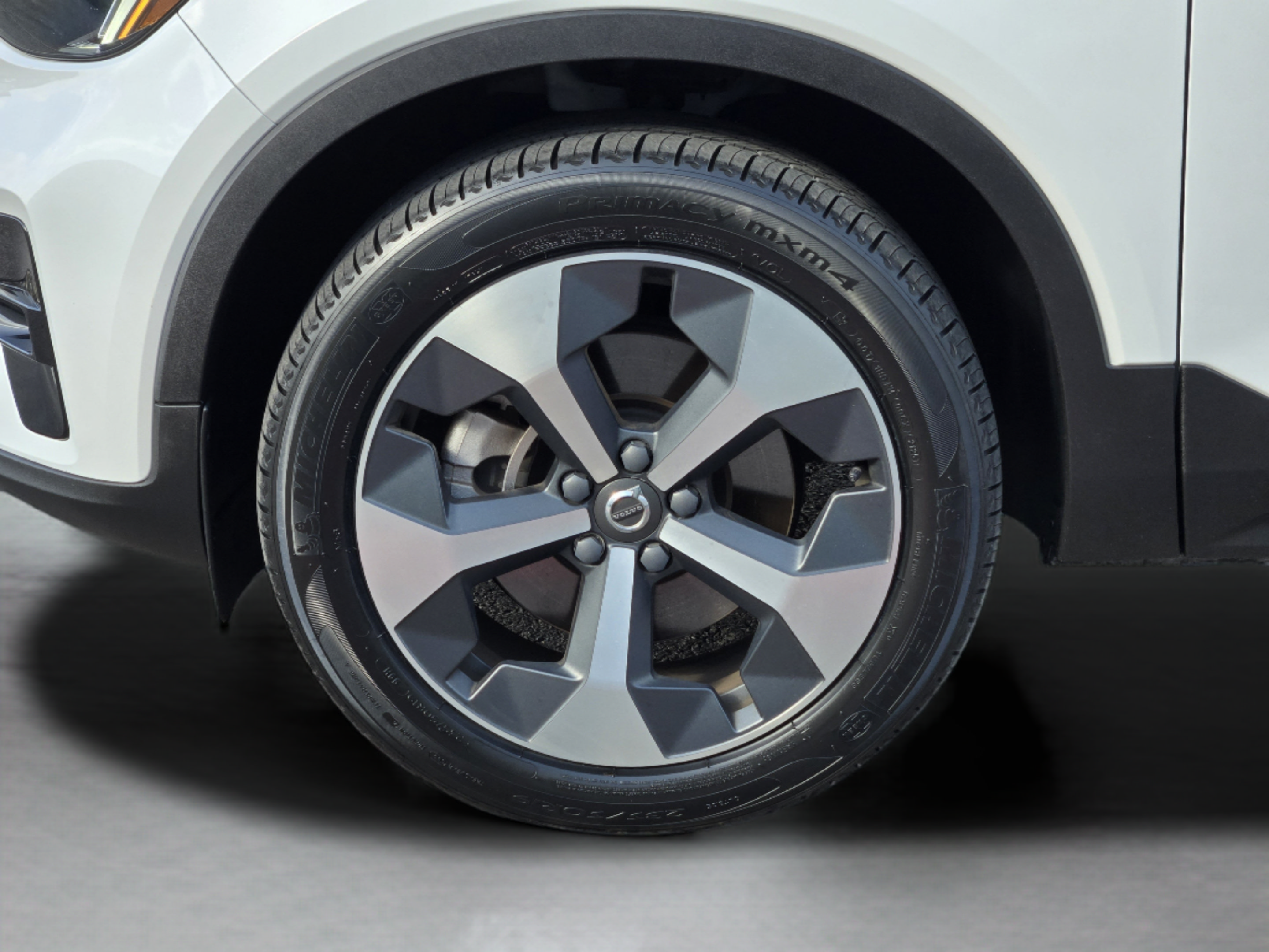 Used 2023 Volvo XC40 B4 Plus w/ Protection Package Premier FWD image 38