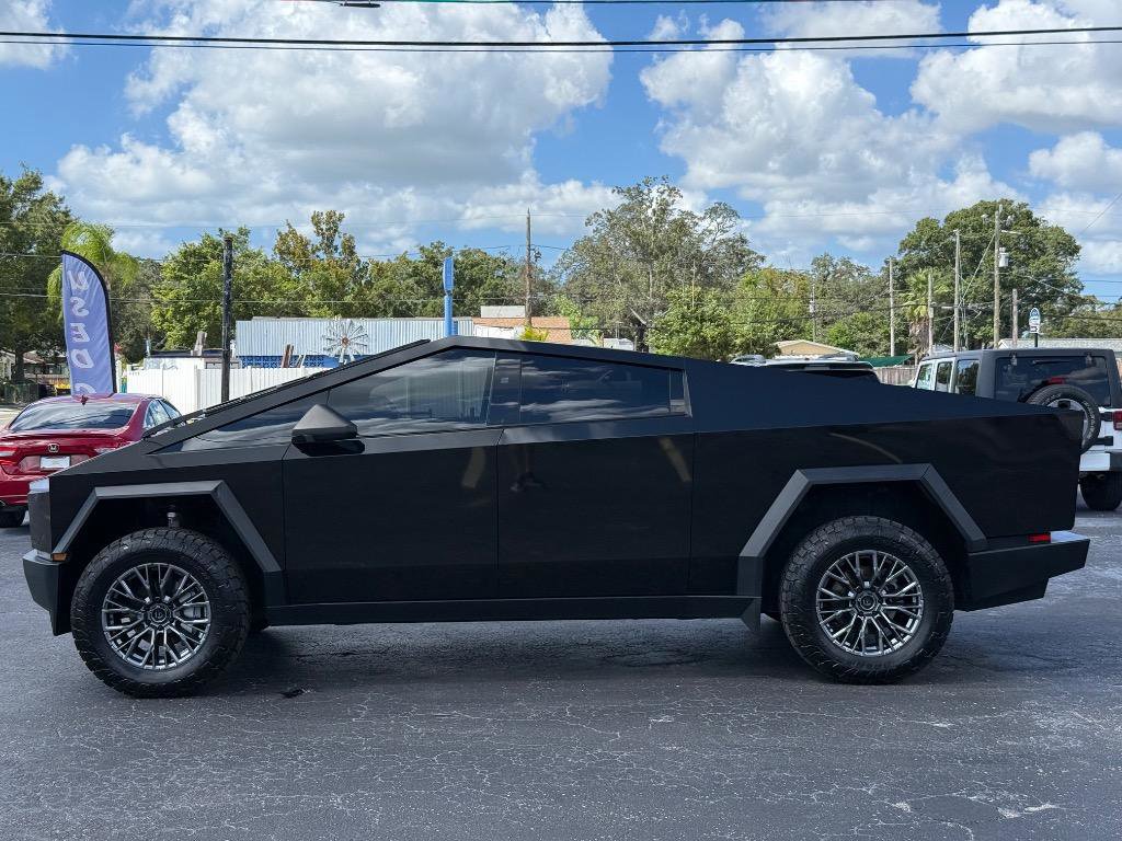 Used 2024 Tesla Cybertruck AWD Crew Cab image 2
