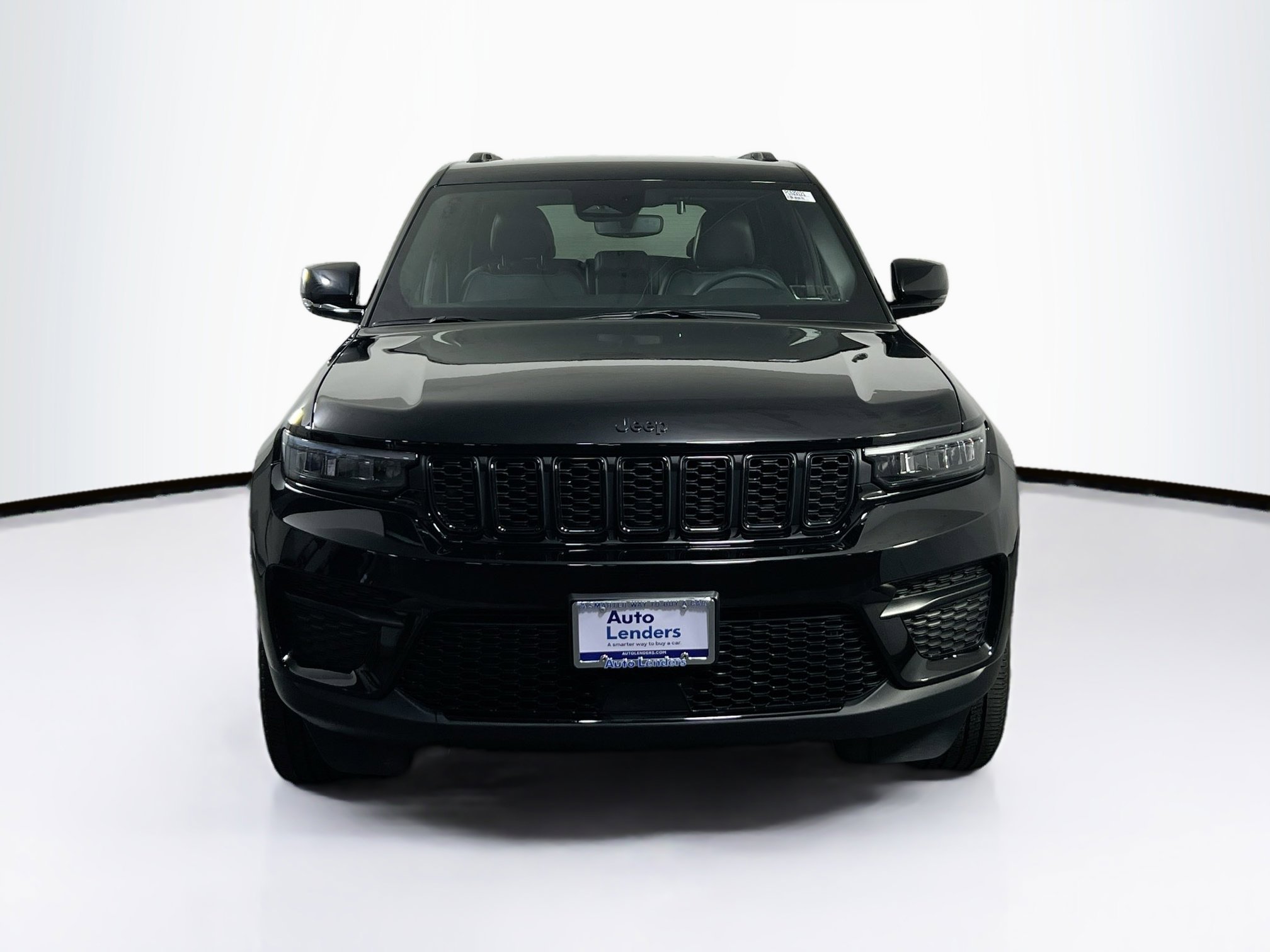 Used 2023 Jeep Grand Cherokee Altitude image 2
